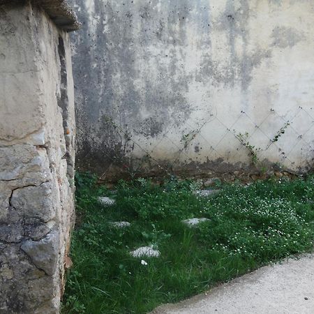 Guesthouse Near The Castle Of Himare Exterior foto