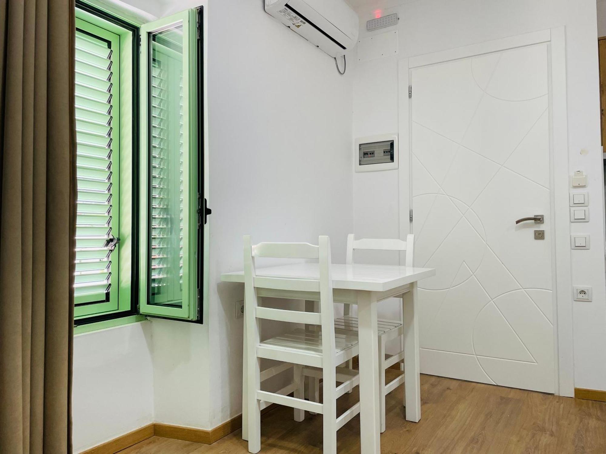 Guesthouse Near The Castle Of Himare Exterior foto
